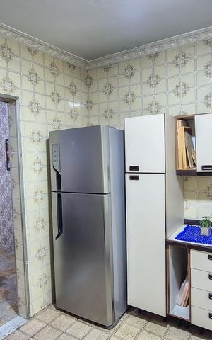 Casa à venda com 253m², 4 quartos e 6 vagas Casa à venda com 253m², 4 quartos e 6 vagasCozinha