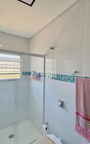 Casa à venda com 249m², 5 quartos e 2 vagas