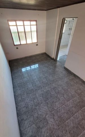 Casa à venda com 240m², 2 quartos e 2 vagas Casa à venda com 240m², 2 quartos e 2 vagasSala