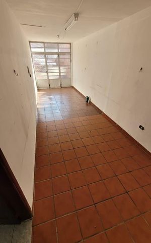 Casa à venda com 240m², 2 quartos e 2 vagas Casa à venda com 240m², 2 quartos e 2 vagasCorredor