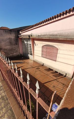 Casa à venda com 240m², 2 quartos e 2 vagas Casa à venda com 240m², 2 quartos e 2 vagasFachada