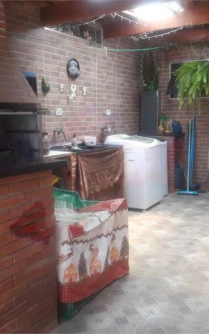 Casa à venda com 180m², 4 quartos e 3 vagas