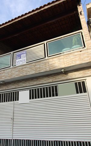 Casa à venda com 160m², 3 quartos e 3 vagasFachada