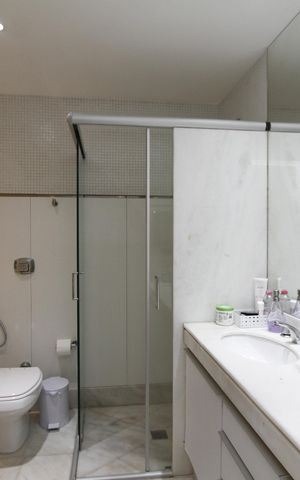 Apartamento à venda com 180m², 4 quartos e 3 vagasBanheiro do Quarto 3