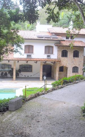 Casa para alugar com 10m², 7 quartos e 6 vagas Casa para alugar com 10m², 7 quartos e 6 vagasFachada