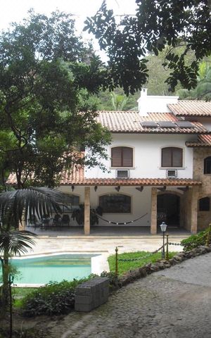 Casa para alugar com 10m², 7 quartos e 6 vagas Casa para alugar com 10m², 7 quartos e 6 vagasFachada
