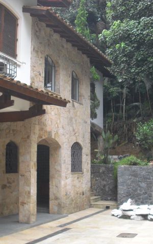 Casa para alugar com 10m², 7 quartos e 6 vagas Casa para alugar com 10m², 7 quartos e 6 vagasFachada