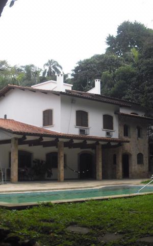 Casa para alugar com 10m², 7 quartos e 6 vagas Casa para alugar com 10m², 7 quartos e 6 vagasFachada