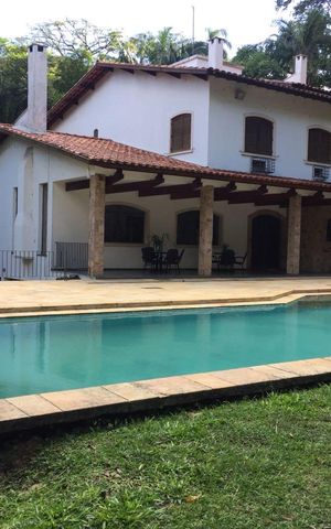 Casa para alugar com 10m², 7 quartos e 6 vagas Casa para alugar com 10m², 7 quartos e 6 vagasPiscina