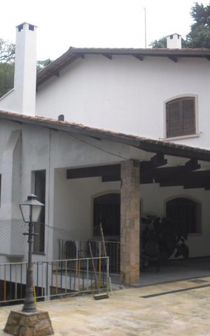 Casa para alugar com 10m², 7 quartos e 6 vagas Casa para alugar com 10m², 7 quartos e 6 vagasFachada