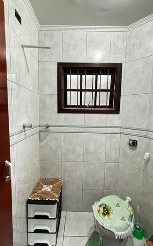 Casa à venda com 180m², 4 quartos e 2 vagas Casa à venda com 180m², 4 quartos e 2 vagasBanheiro
