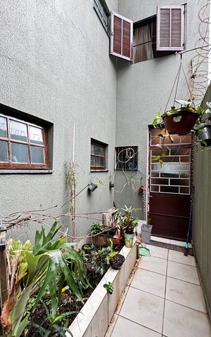 Casa à venda com 180m², 4 quartos e 2 vagas Casa à venda com 180m², 4 quartos e 2 vagasQuintal
