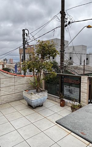 Casa à venda com 180m², 4 quartos e 2 vagas Casa à venda com 180m², 4 quartos e 2 vagasQuarto 4 Varanda