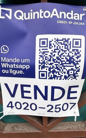 Casa à venda com 180m², 4 quartos e 2 vagas Casa à venda com 180m², 4 quartos e 2 vagasFachada