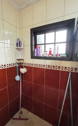 Casa à venda com 180m², 4 quartos e 2 vagas Casa à venda com 180m², 4 quartos e 2 vagasBanheiro