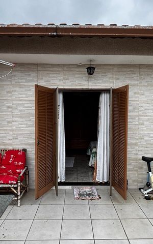 Casa à venda com 180m², 4 quartos e 2 vagas Casa à venda com 180m², 4 quartos e 2 vagasQuarto 4 Varanda