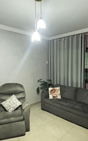 Casa à venda com 180m², 4 quartos e 2 vagas Casa à venda com 180m², 4 quartos e 2 vagasSala
