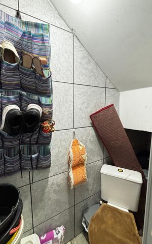 Casa à venda com 180m², 4 quartos e 2 vagas Casa à venda com 180m², 4 quartos e 2 vagasÁrea de Serviço - Banheiro
