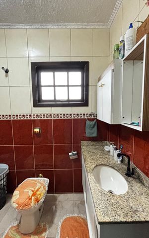 Casa à venda com 180m², 4 quartos e 2 vagas Casa à venda com 180m², 4 quartos e 2 vagasBanheiro