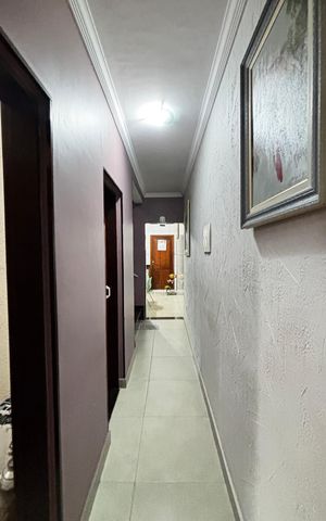 Casa à venda com 180m², 4 quartos e 2 vagas Casa à venda com 180m², 4 quartos e 2 vagasCorredor