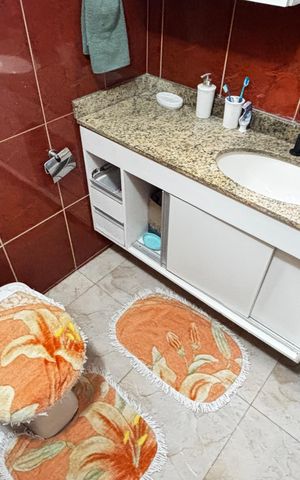 Casa à venda com 180m², 4 quartos e 2 vagas Casa à venda com 180m², 4 quartos e 2 vagasBanheiro