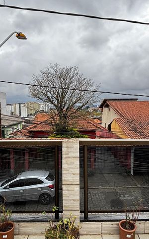 Casa à venda com 180m², 4 quartos e 2 vagas Casa à venda com 180m², 4 quartos e 2 vagasQuarto 4 Varanda