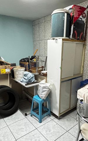 Casa à venda com 180m², 4 quartos e 2 vagas Casa à venda com 180m², 4 quartos e 2 vagasOficina