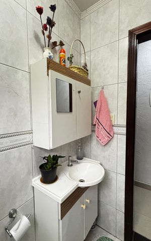 Casa à venda com 180m², 4 quartos e 2 vagas Casa à venda com 180m², 4 quartos e 2 vagasBanheiro