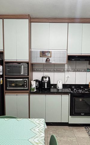 Casa à venda com 180m², 4 quartos e 2 vagas Casa à venda com 180m², 4 quartos e 2 vagasCozinha