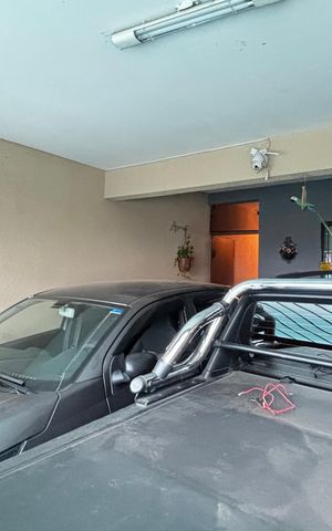 Casa à venda com 180m², 4 quartos e 2 vagas Casa à venda com 180m², 4 quartos e 2 vagasGaragem