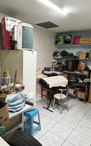 Casa à venda com 180m², 4 quartos e 2 vagas Casa à venda com 180m², 4 quartos e 2 vagasOficina