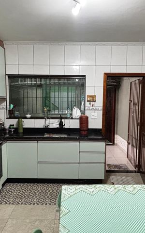 Casa à venda com 180m², 4 quartos e 2 vagas Casa à venda com 180m², 4 quartos e 2 vagasCozinha