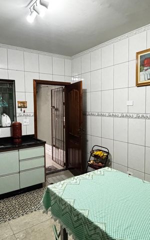 Casa à venda com 180m², 4 quartos e 2 vagas Casa à venda com 180m², 4 quartos e 2 vagasCozinha