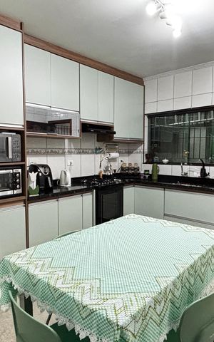 Casa à venda com 180m², 4 quartos e 2 vagas Casa à venda com 180m², 4 quartos e 2 vagasCozinha