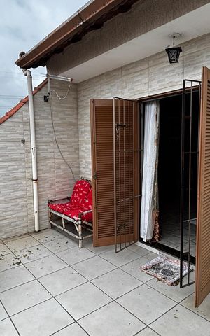 Casa à venda com 180m², 4 quartos e 2 vagas Casa à venda com 180m², 4 quartos e 2 vagasQuarto 4 Varanda