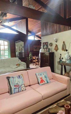 Casa à venda com 179m², 3 quartos e 2 vagasSala
