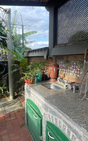 Casa à venda com 179m², 3 quartos e 2 vagasÁrea externa