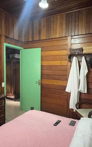Casa à venda com 179m², 3 quartos e 2 vagasSuíte