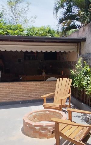 Casa à venda com 110m², 3 quartos e 2 vagas Casa à venda com 110m², 3 quartos e 2 vagasÁrea externa