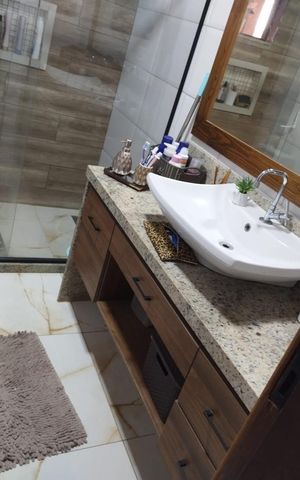 Casa à venda com 110m², 3 quartos e 2 vagas Casa à venda com 110m², 3 quartos e 2 vagasBanheiro