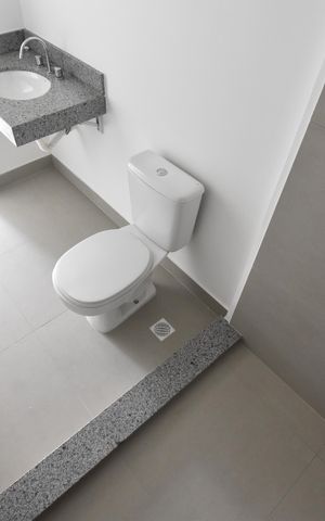 Apartamento à venda com 97m², 2 quartos e 2 vagasBanheiro da Suíte 2