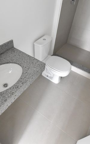 Apartamento à venda com 97m², 2 quartos e 2 vagasBanheiro da Suíte 2