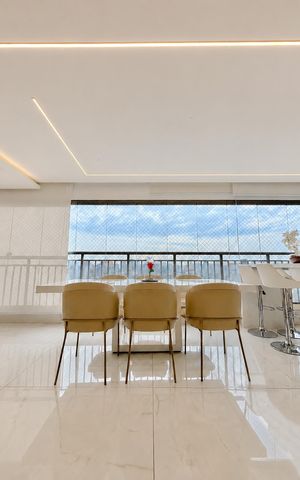 Apartamento à venda com 165m², 3 quartos e 2 vagas Apartamento à venda com 165m², 3 quartos e 2 vagasVaranda