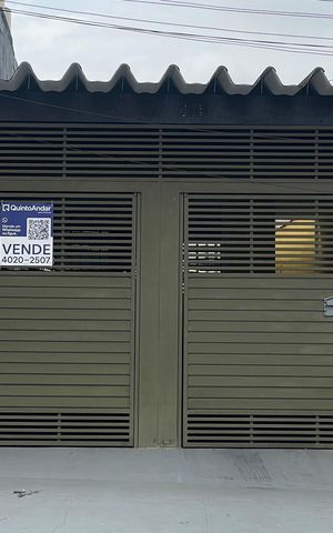 Casa à venda com 105m², 3 quartos e 2 vagas Casa à venda com 105m², 3 quartos e 2 vagasFachada+Placa