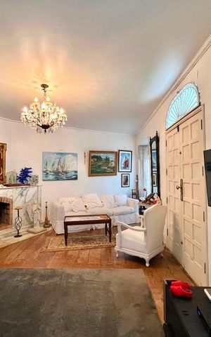 Casa à venda com 301m², 4 quartos e 4 vagas Casa à venda com 301m², 4 quartos e 4 vagasSala