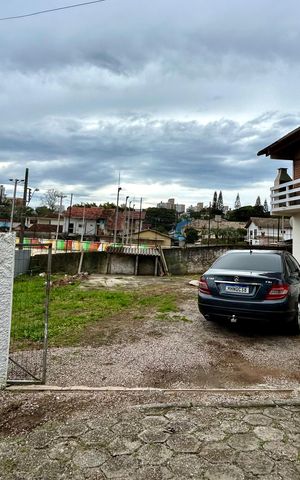 Casa para alugar com 110m², 2 quartos e 4 vagas Casa para alugar com 110m², 2 quartos e 4 vagasFachada