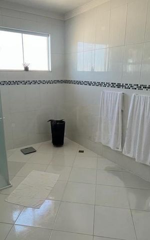 Casa à venda com 264m², 3 quartos e 4 vagas