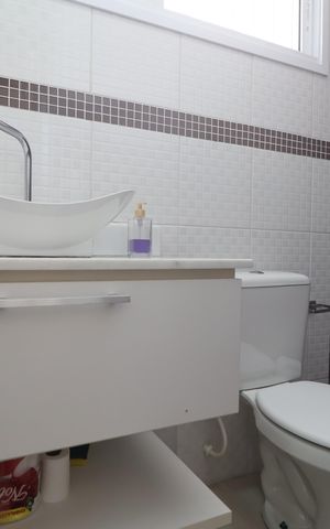 Casa à venda com 77m², 2 quartos e 2 vagasLavabo