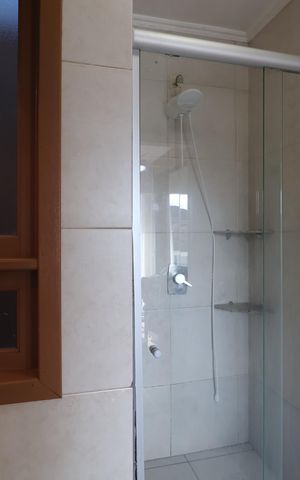 Casa à venda com 77m², 2 quartos e 2 vagasBanheiro 