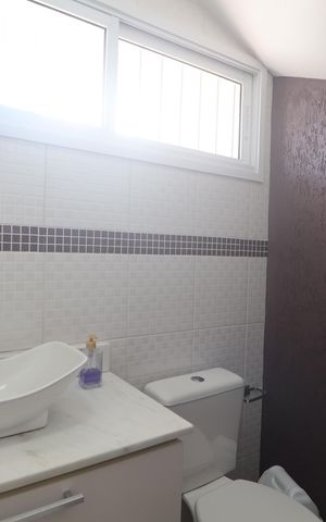 Casa à venda com 77m², 2 quartos e 2 vagasLavabo